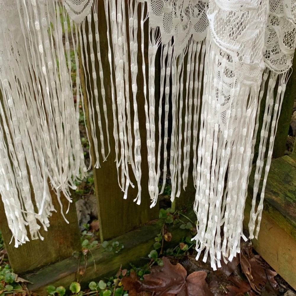 Ann & Rose White Lace Fringe Kimono